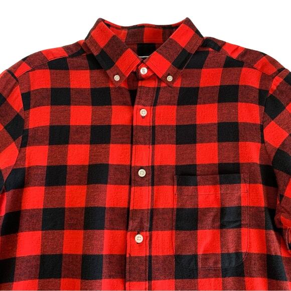 Via Penny Lane Reworked Apparel | Guns N’ Roses Custom Red Button Down Flannel - Picture 4 of 9